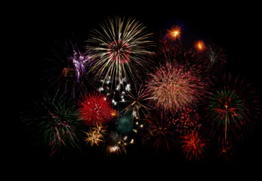 Feu d'artifice du Nouvel an
					
					
							Fêtez le 31 décembre en accompagnant la Batucada jusqu'aux remparts pour admirer le feu d'artifice !