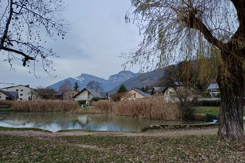 Entretien du plan d'eau au parc municipal de Triviers