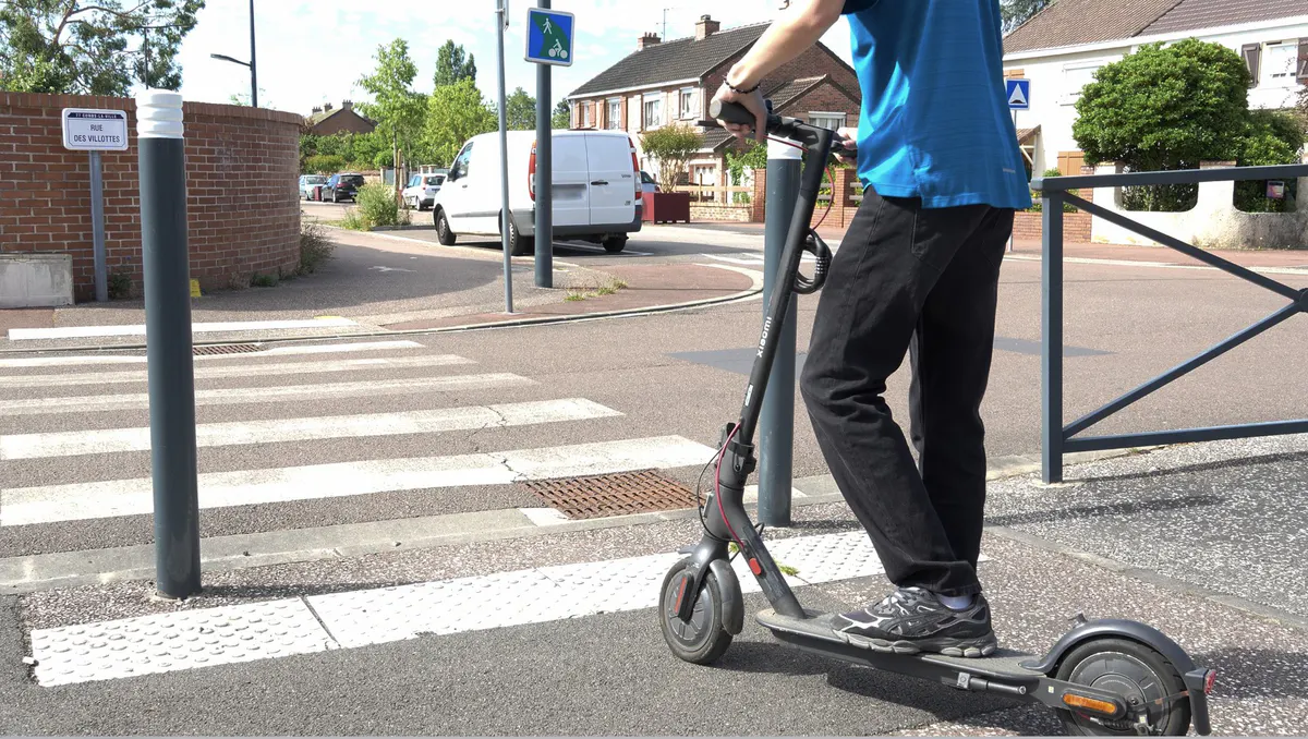 En trottinette électrique, le code la route s'applique aussi