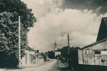 En remontant la grande rue de Bricy… et le temps