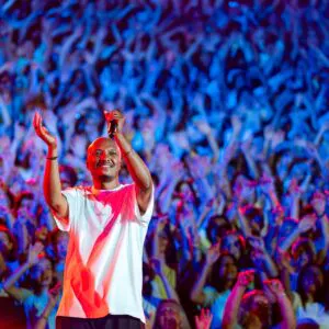 À Alès, les Fous chantants reprennent Aznavour et Soprano