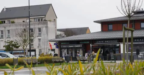 La place du Vert Buisson devient la place Robert Barré - Bruz