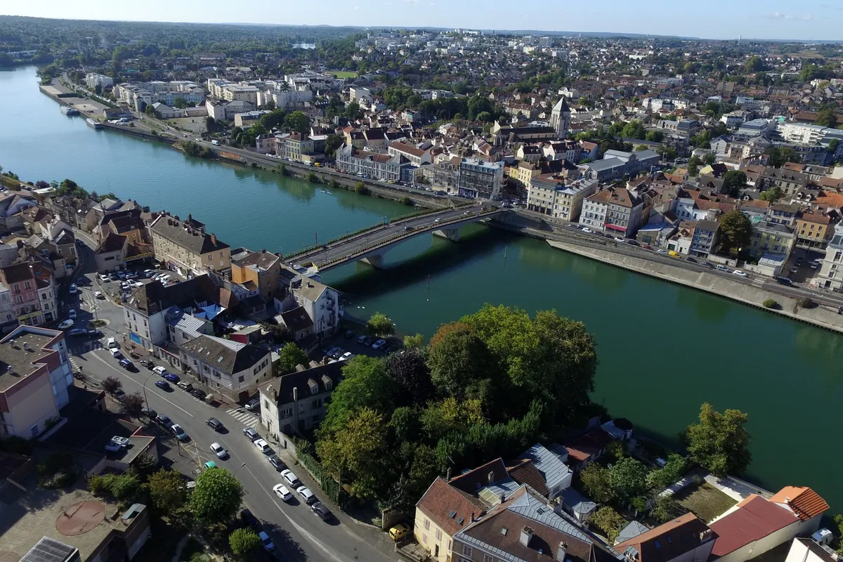 Consultez les synthèses PPVE (Participation du Public par Voie Electronique) des projets Hélio Corbeil et du Data center Corbeil Coudray