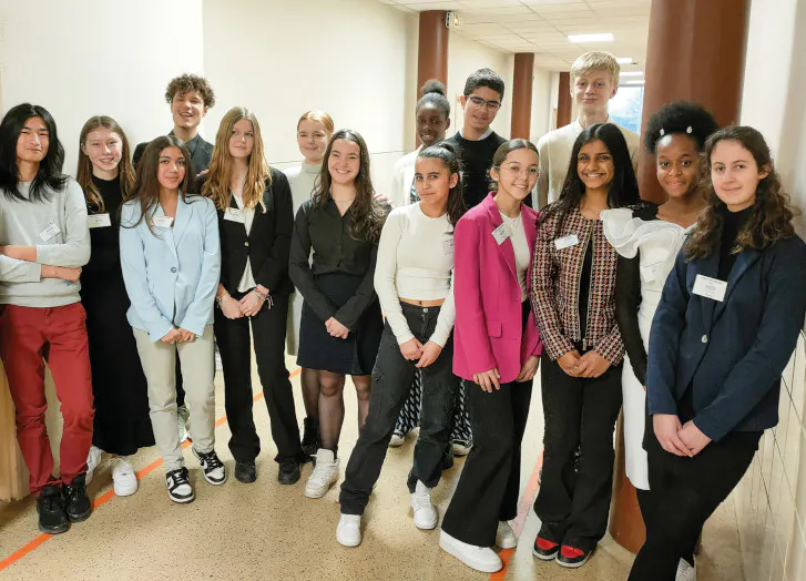 Les collégiens préparent leur orientation lors du forum des métiers