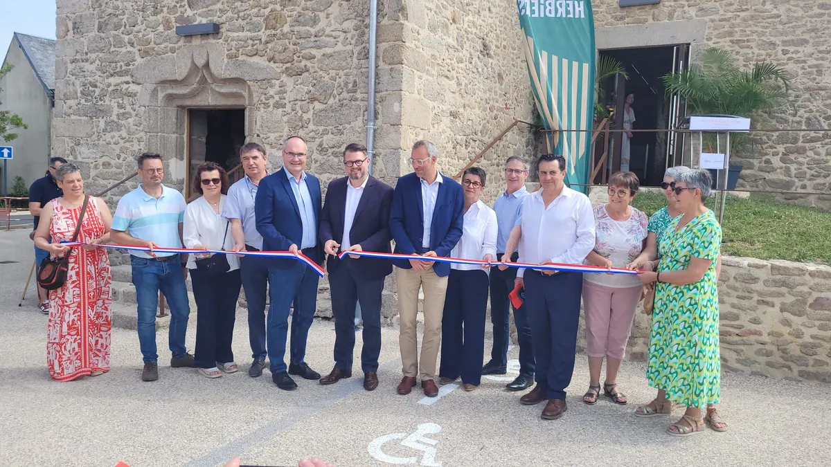 Inauguration de la bibliothèque