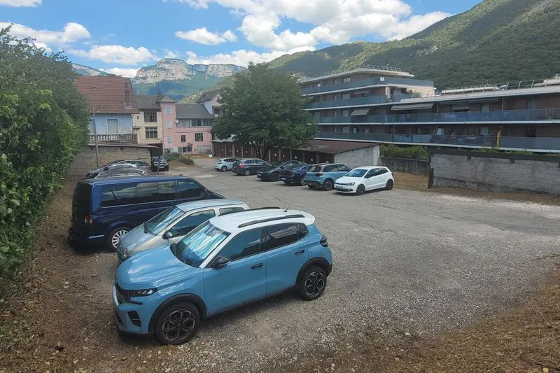 Challes les Eaux: Un parking pratique à votre disposition sous le cinéma municipal Le Challenger