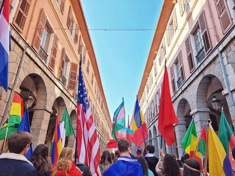Friendship Families : ouvrez votre porte à une ou un étudiant international